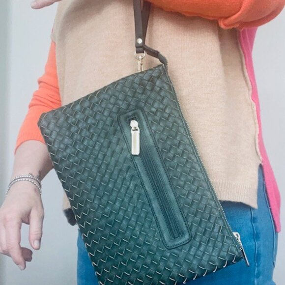 Versatile Crossbody, Wristlet or Clutch Leather Bag - Women's - Never Used - Picture 2 of 9